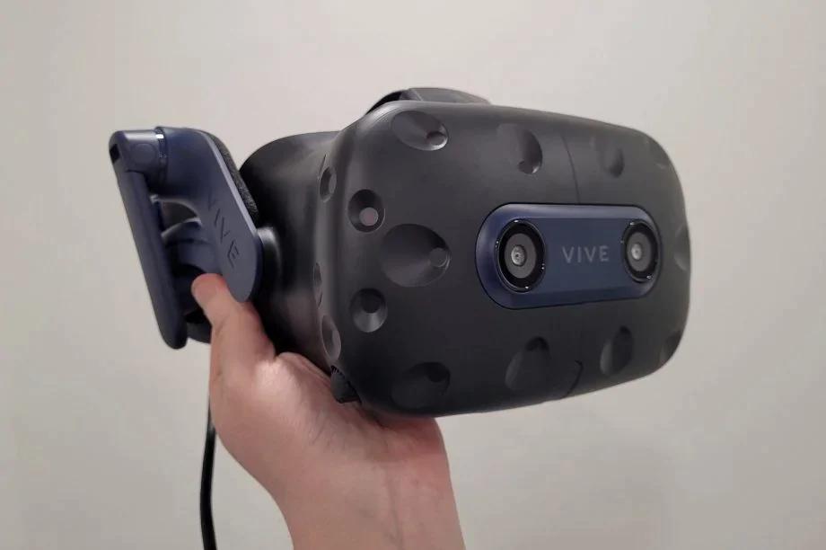 Daftar Aksesori Virtual Reality yang Kamu Butuhkan untuk Pengalaman yang Lebih Mendalam
