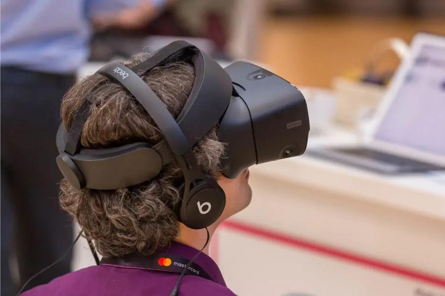 Peruri Perkenalkan Produk Digitalnya Melalui Teknologi VR pada Acara Hannover Messe 2023